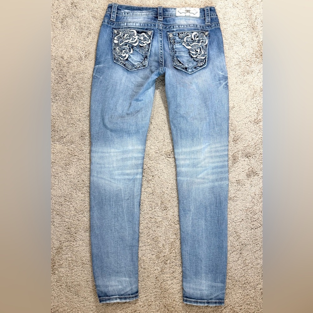 Women’s Miss Me Blue Jeans Size 27 Skinny Distressed Ripped Rhinestones Blue - Picture 3 of 10